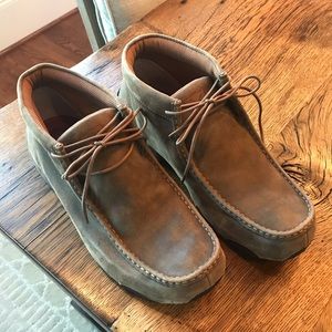 Men’s size 11, brown leather Twisted X boots